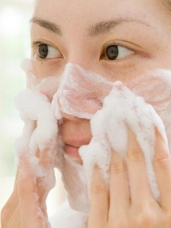 cara memakai bedak agar tahan lama untuk kulit berminyak cuci muka
