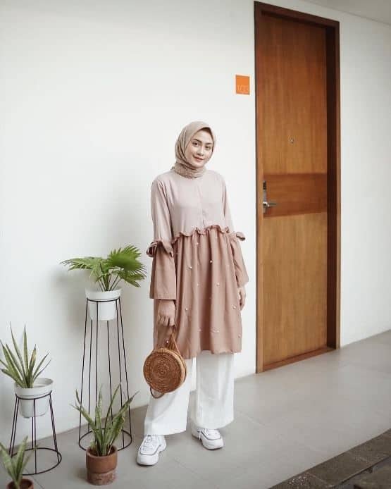 12 Inspirasi Padu Padan Celana Kulot untuk Pakaian Hijab