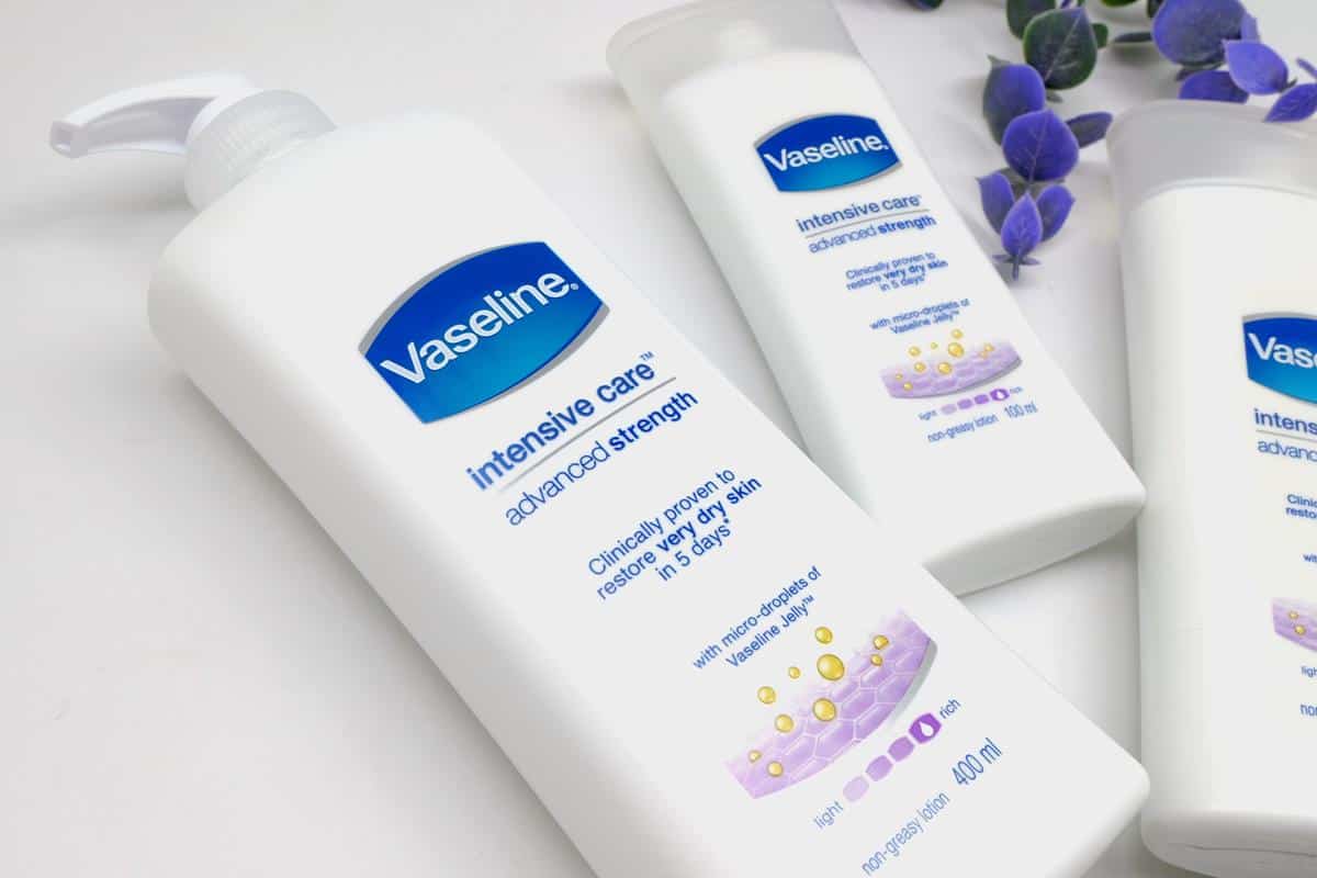 10 Manfaat Handbody Vaseline untuk Kesehatan Kulitmu
