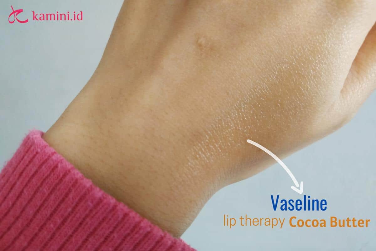 Review Vaseline Lip Therapy_Tekstur (Copy)