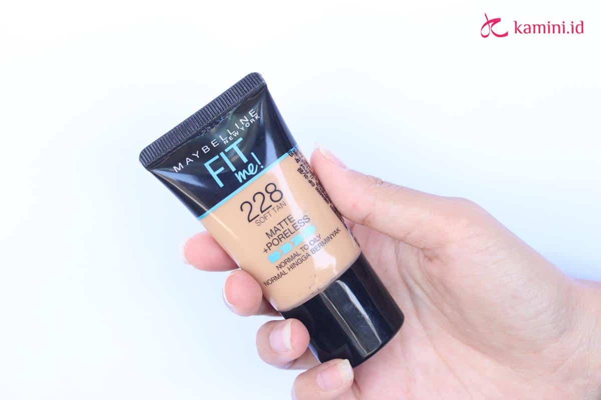 Review Maybeline Fit Me Foundation_1 (Copy)