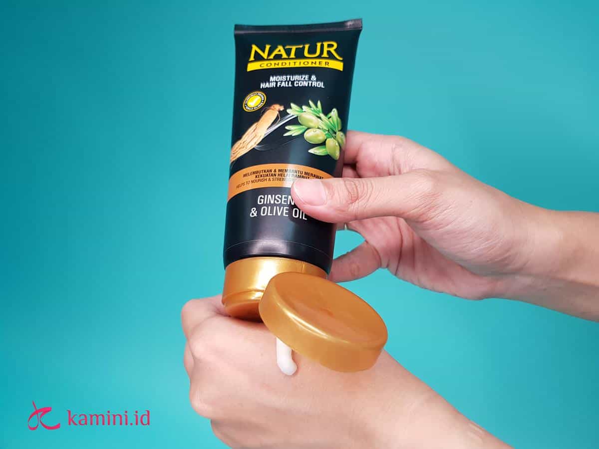 Review Natur Hair Conditioner_Tekstur(Copy)