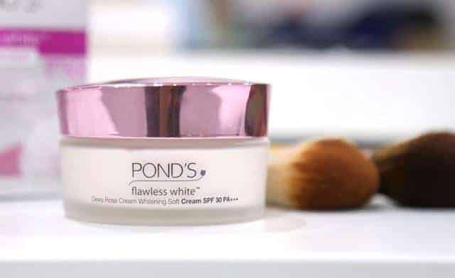 Pond's Flawless White Dewy Rose Whitening Soft Cream SPF 30 PA++