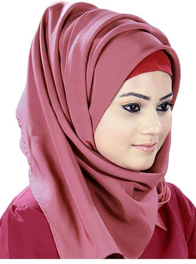 10 Warna Hijab untuk Baju Merah Marun yang Stylish