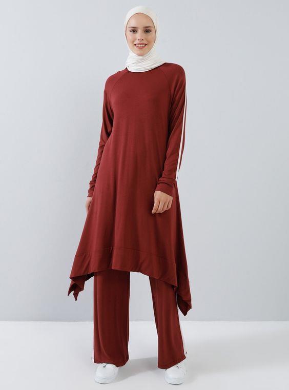 10 Warna Hijab untuk Baju Merah Marun yang Stylish