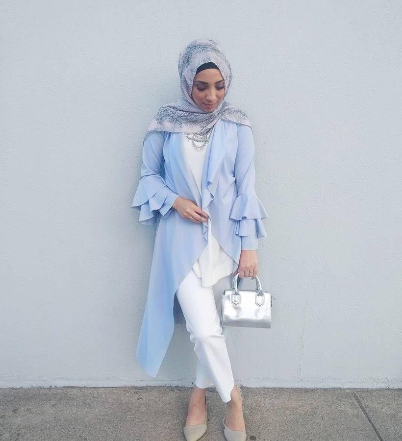 10 Inspirasi Warna Jilbab yang Cocok untuk Baju Warna Biru