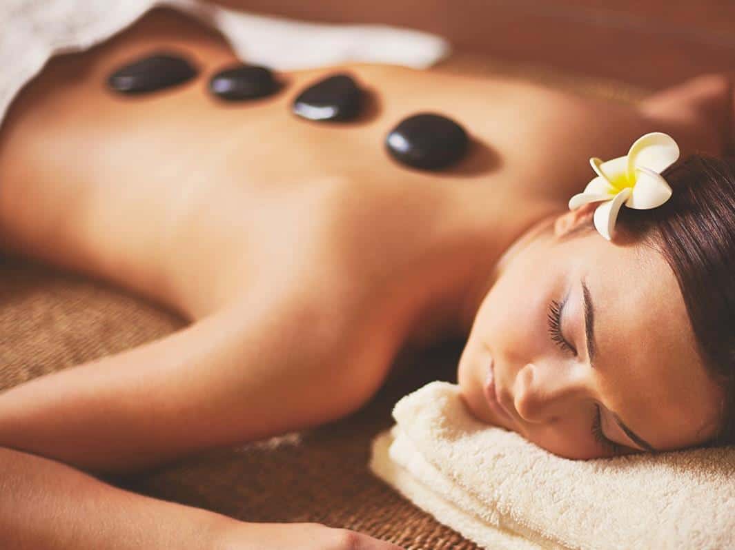 Hot-Stone-Therapy