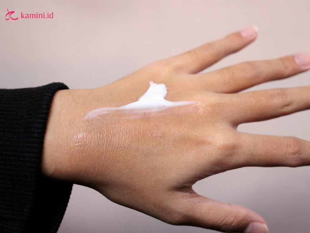 Review Viva Hand and Nail Cream_Tekstur