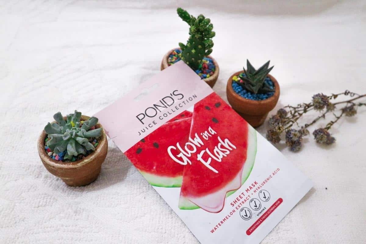 Review Pond’s Glow in A Flash Sheet Mask Varian Watermelon 1