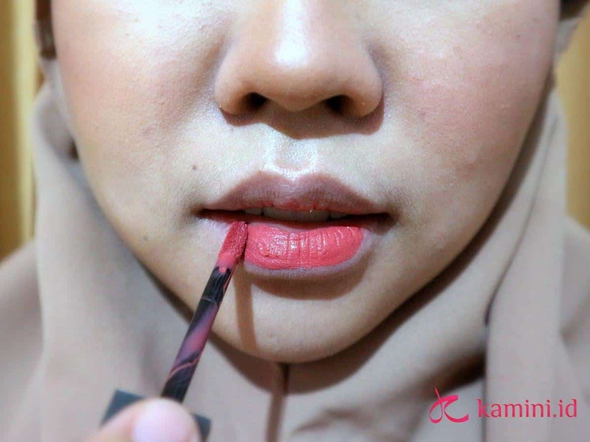 Review Make Over Hydrastay Smooth Lip Whip untuk Bibir Kering 11