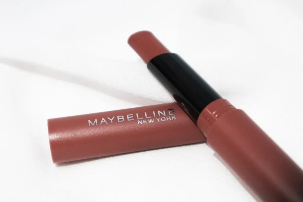 Review Maybelline Color Sensational Ultimatte Slim Lipstick_Tekstur_