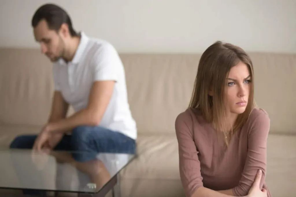 cara menghadapi silent treatment dari pasangan_Jangan Meminta Maaf Jika Tak Melakukan Kesalahan_