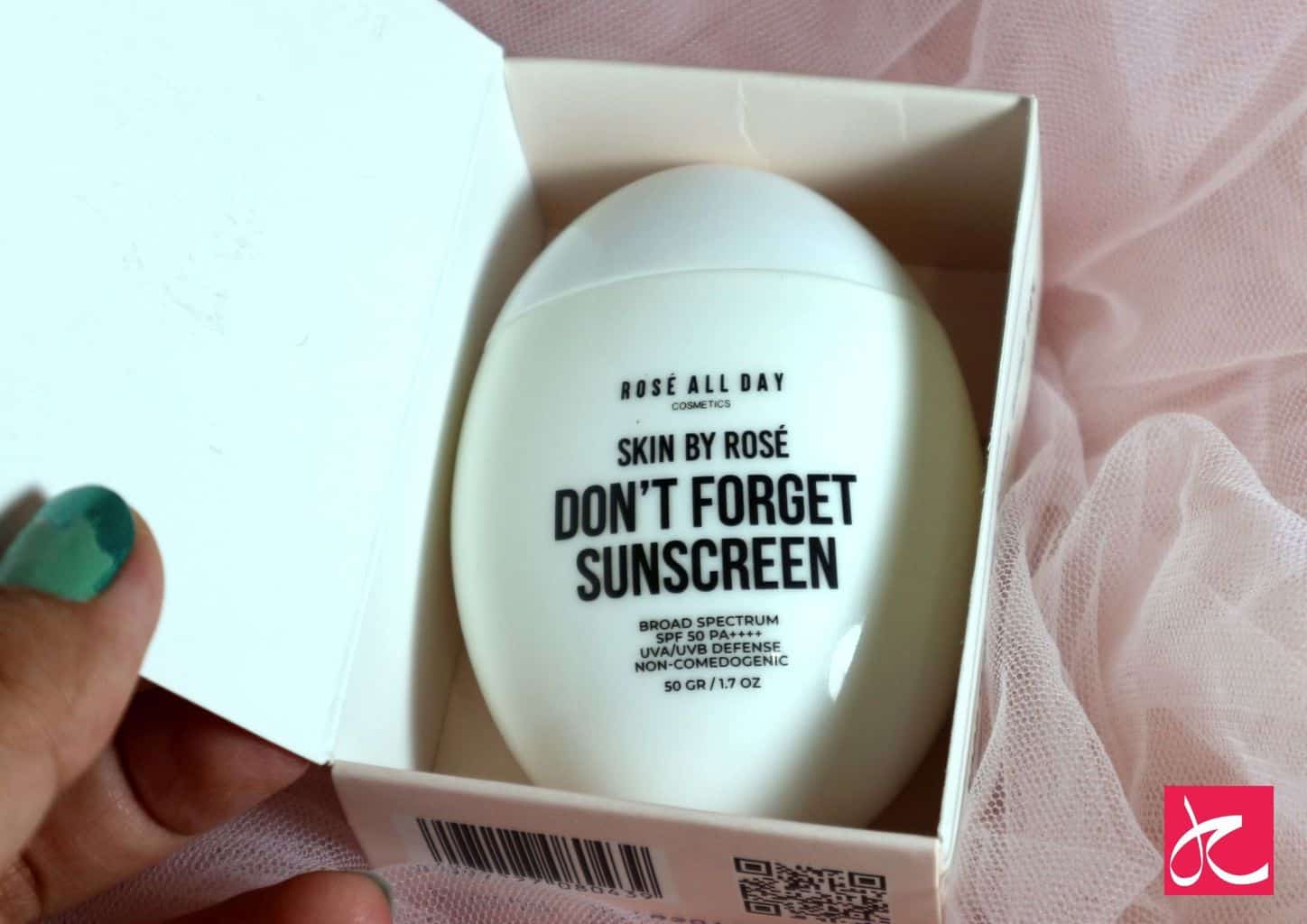 Review Rosé All Day Don't Forget Sunscreen yang Menggemaskan 1