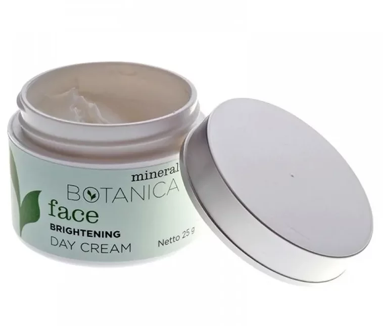produk yang bagus untuk rias pengantin_Mineral Botanica Face Brightening Day Cream_