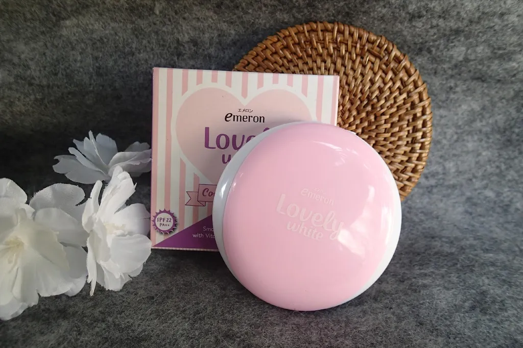 Review Emeron Lovely White UV Compact Powder__