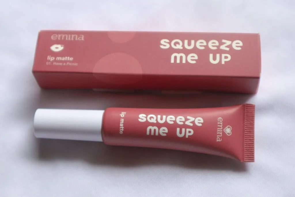 Review Emina Squeeze Me Up Lip Matte_Kemasan_