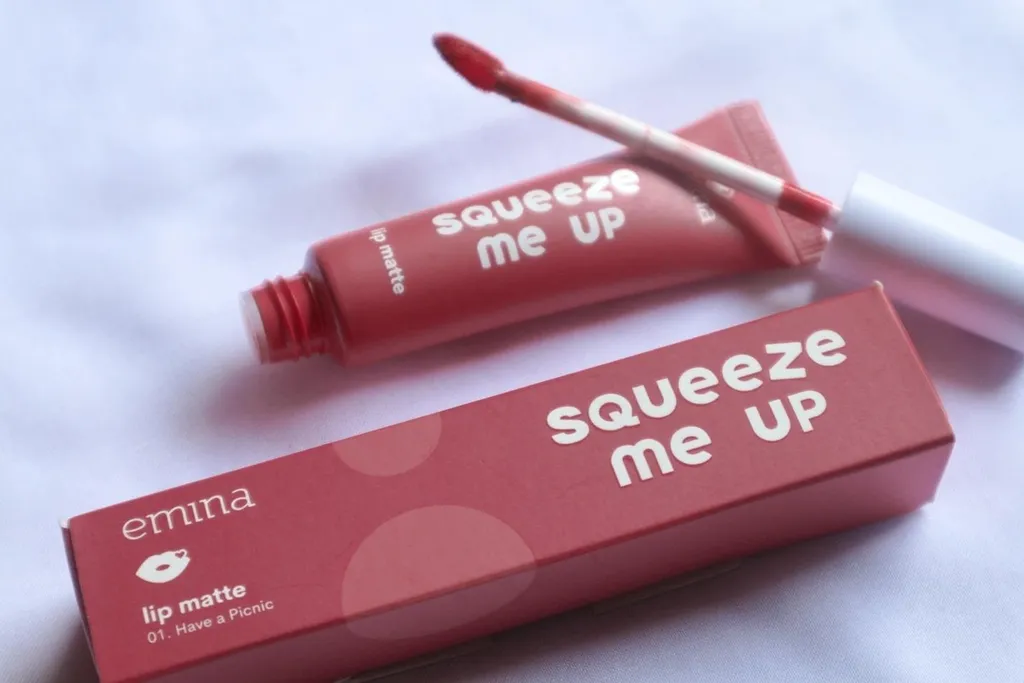 Review Emina Squeeze Me Up Lip Matte__