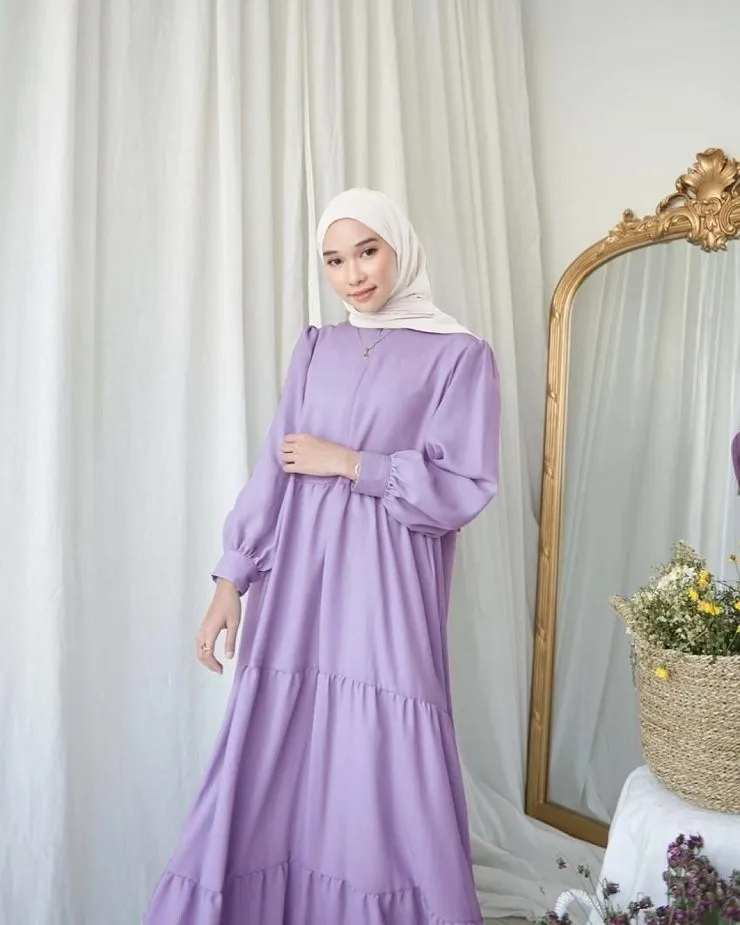 warna hijab untuk baju ungu muda_Ungu Muda dengan Hijab Putih_