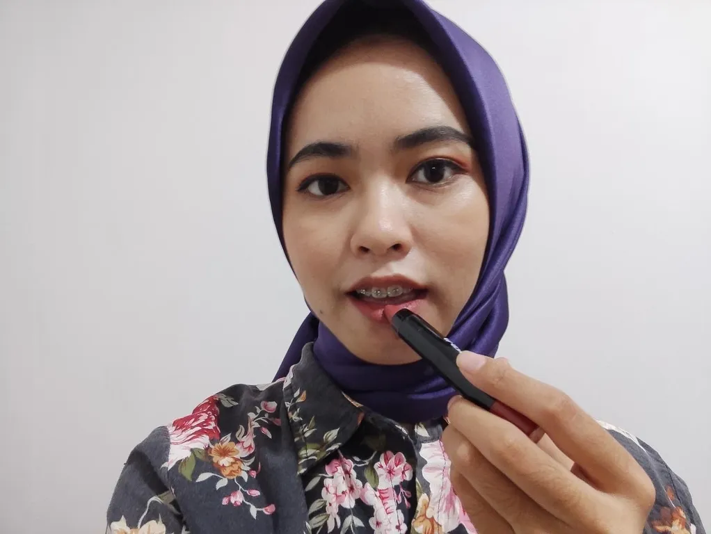 Review Implora Lip Crayon Satin_Cara Pakai_