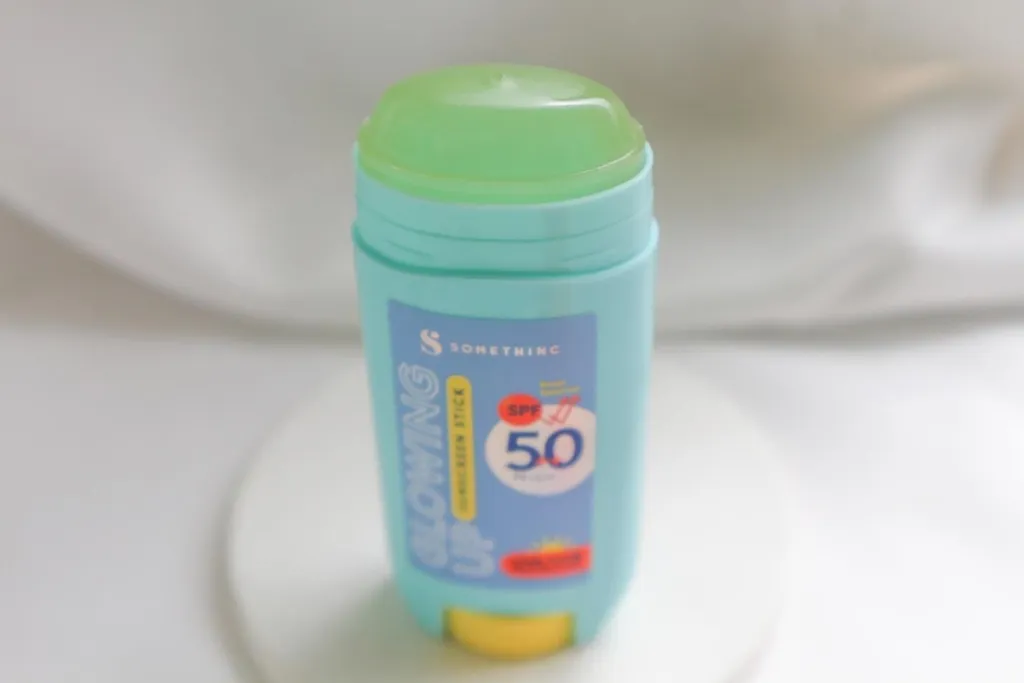 Review Somethinc Glowing Up Sunscreen Stick_Tekstur_