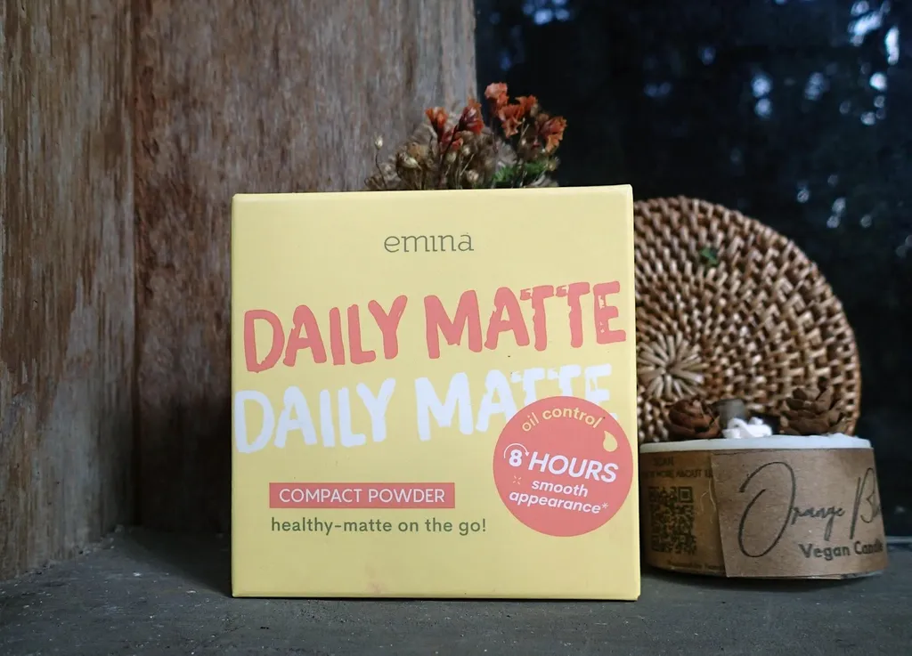 Review Emina Daily Matte Compact Powder__