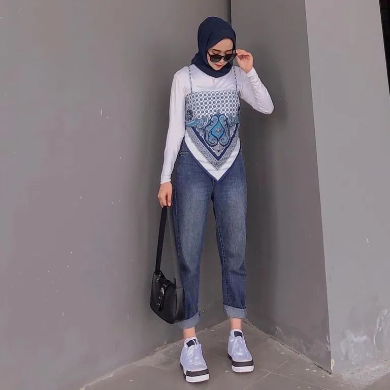 8 Inspirasi OOTD Memakai Kulot Jeans untuk Remaja Berhijab