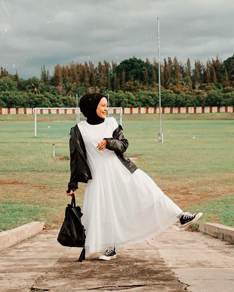 ootd monokrom hijab-4_