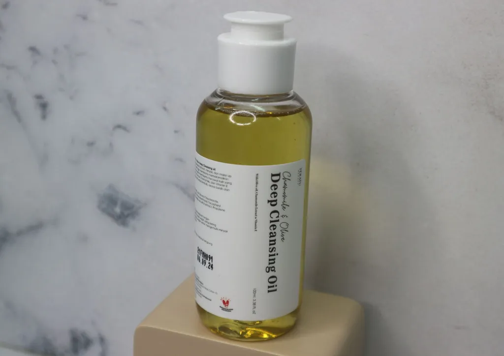 poster 2 Teratu Beauty Chamomile & Olive Deep Cleansing Oil_