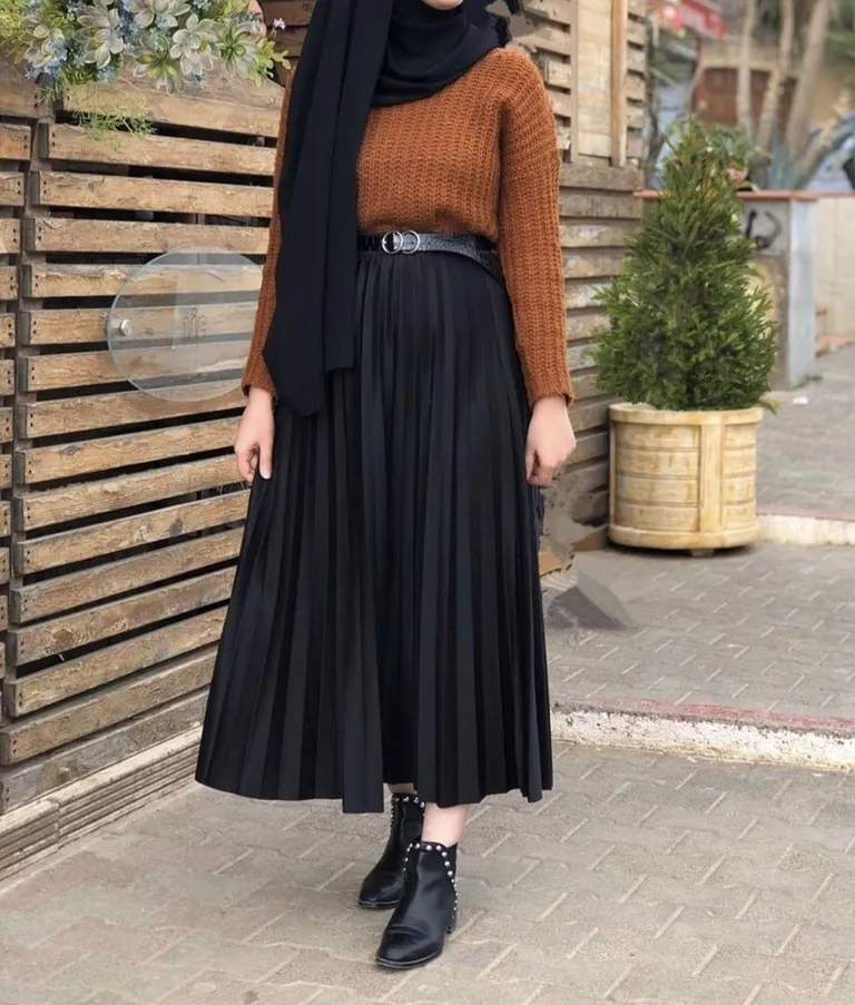 rok plisket hitam hijab-3_