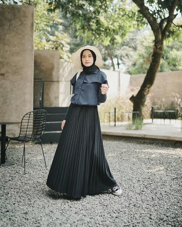 rok plisket hitam hijab-6_