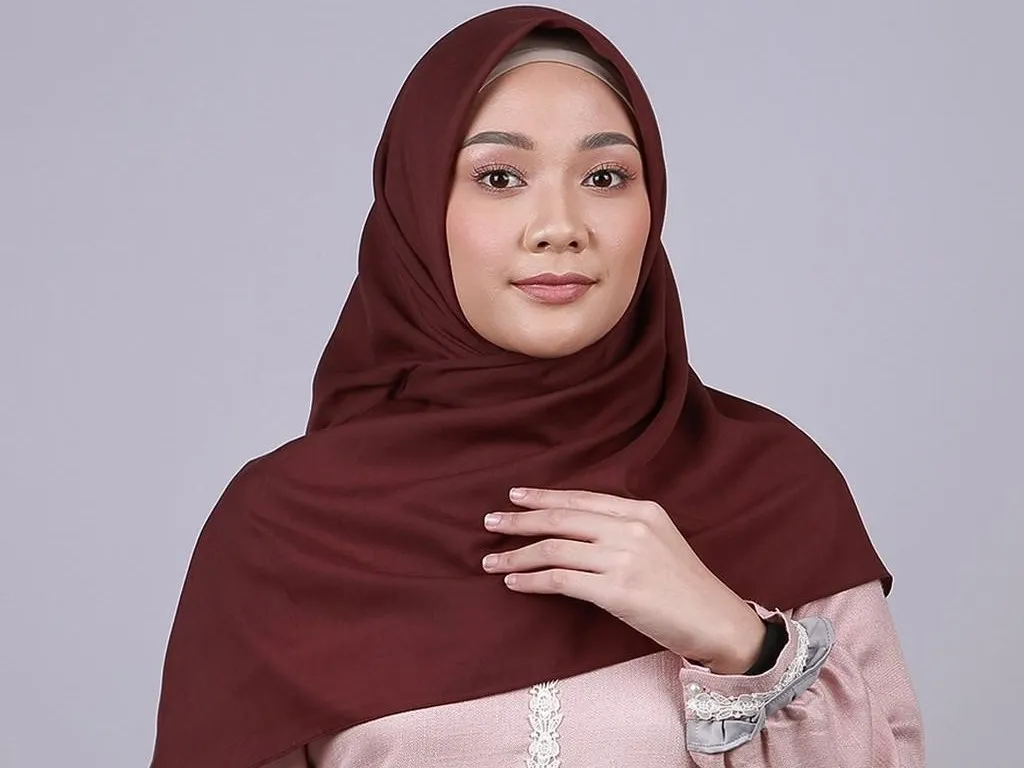 warna hijab untuk baju cream_Marun_