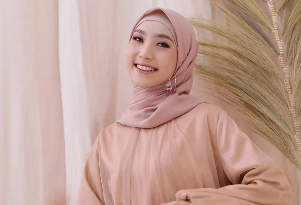 warna hijab yang cocok untuk baju warna nude_Peach_