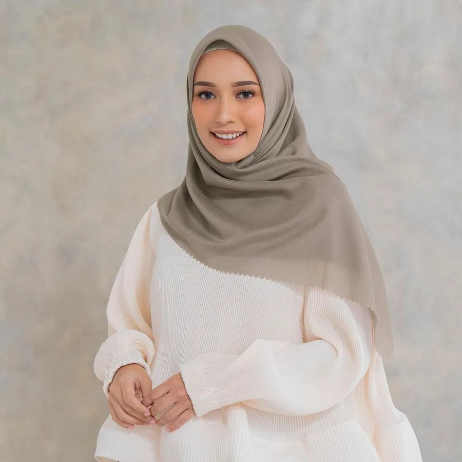 warna hijab yang cocok dengan baju beige_Abu-Abu_