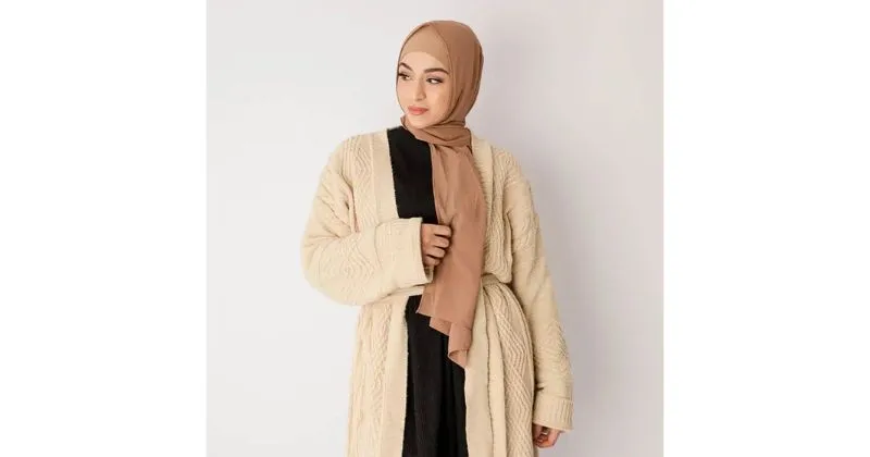 warna hijab yang cocok dengan baju beige_cokelat_