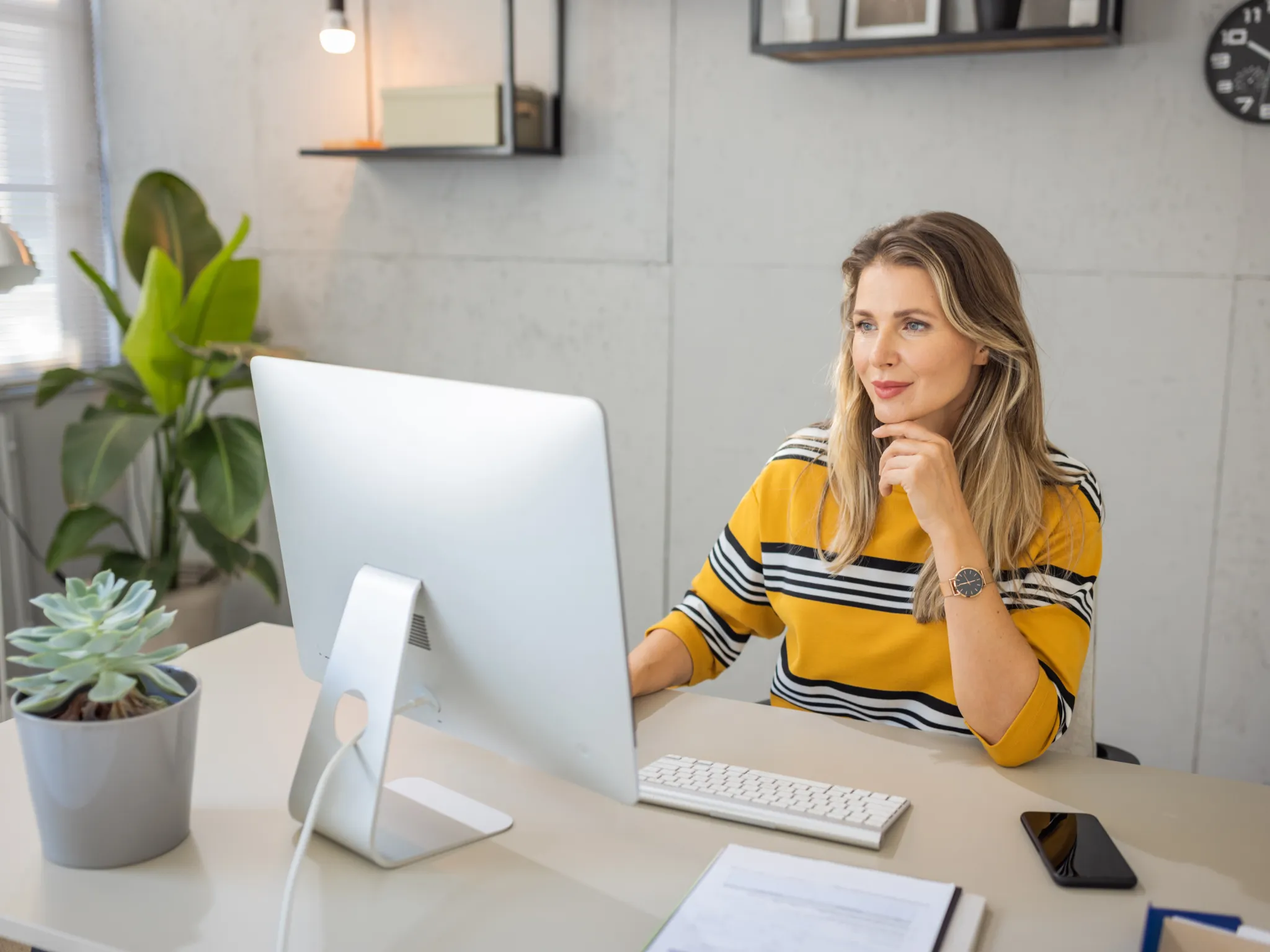 1. Atur Ruang Kerja yang Minim Gangguan_