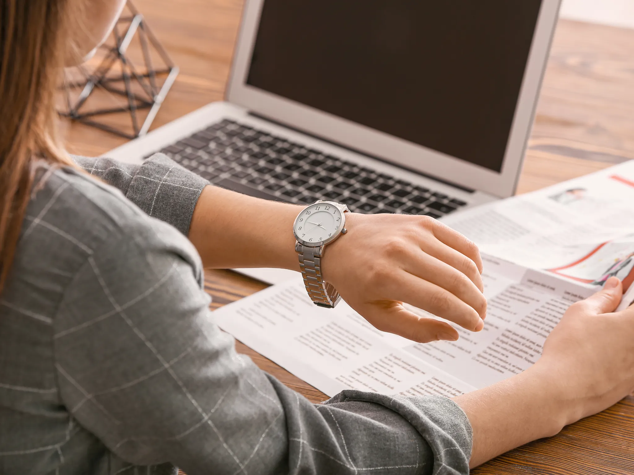 1. Menetapkan Jam Kerja yang Jelas_