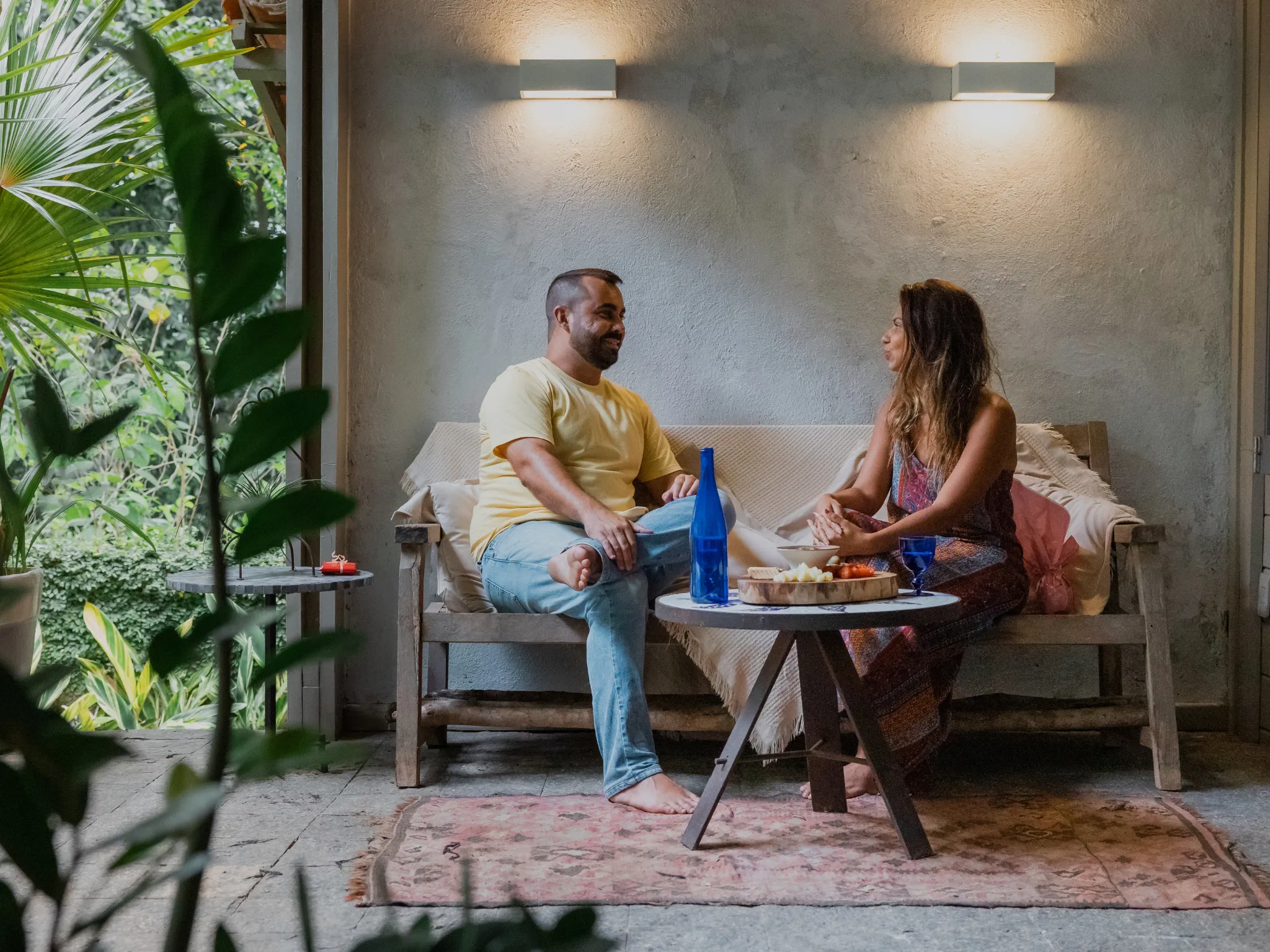 2. Wanita yang Mau Mendengarkan, Bukan Cuma Bicara_