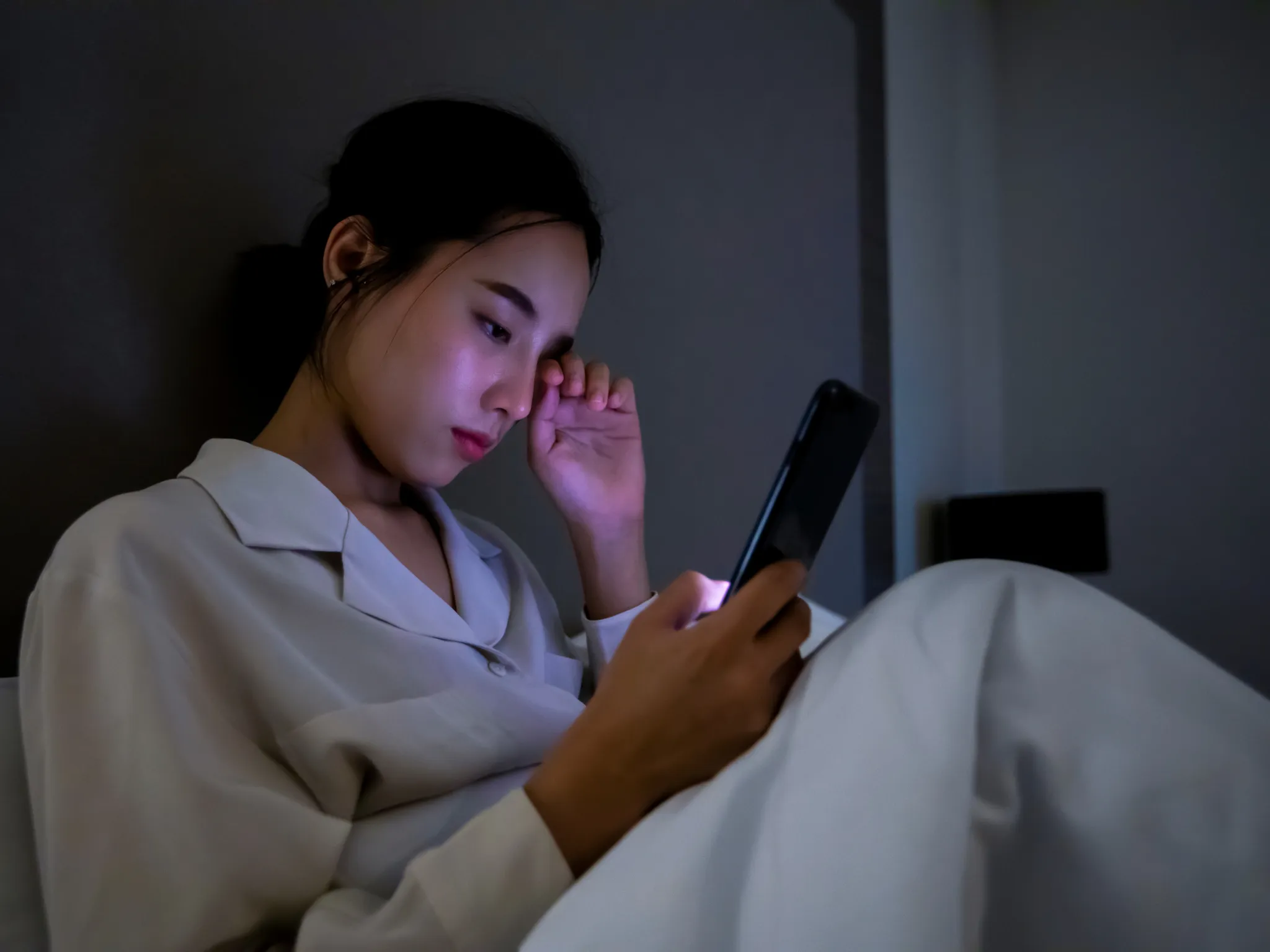 3. Jangan Kepo, Tapi Biarkan Dia Tahu Tentangmu_