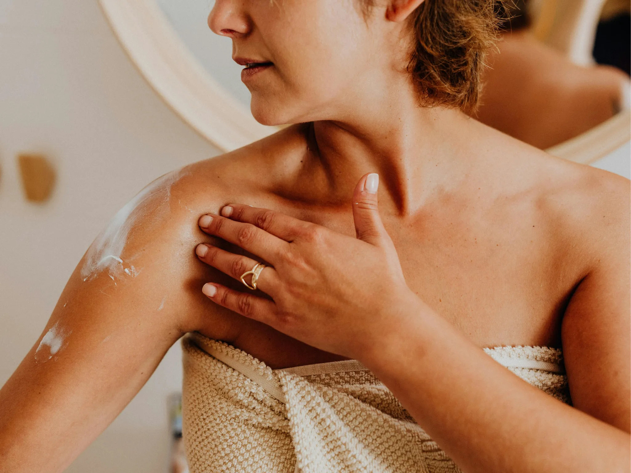 3. Moisturizing – Kunci Kulit Lembap dan Halus_