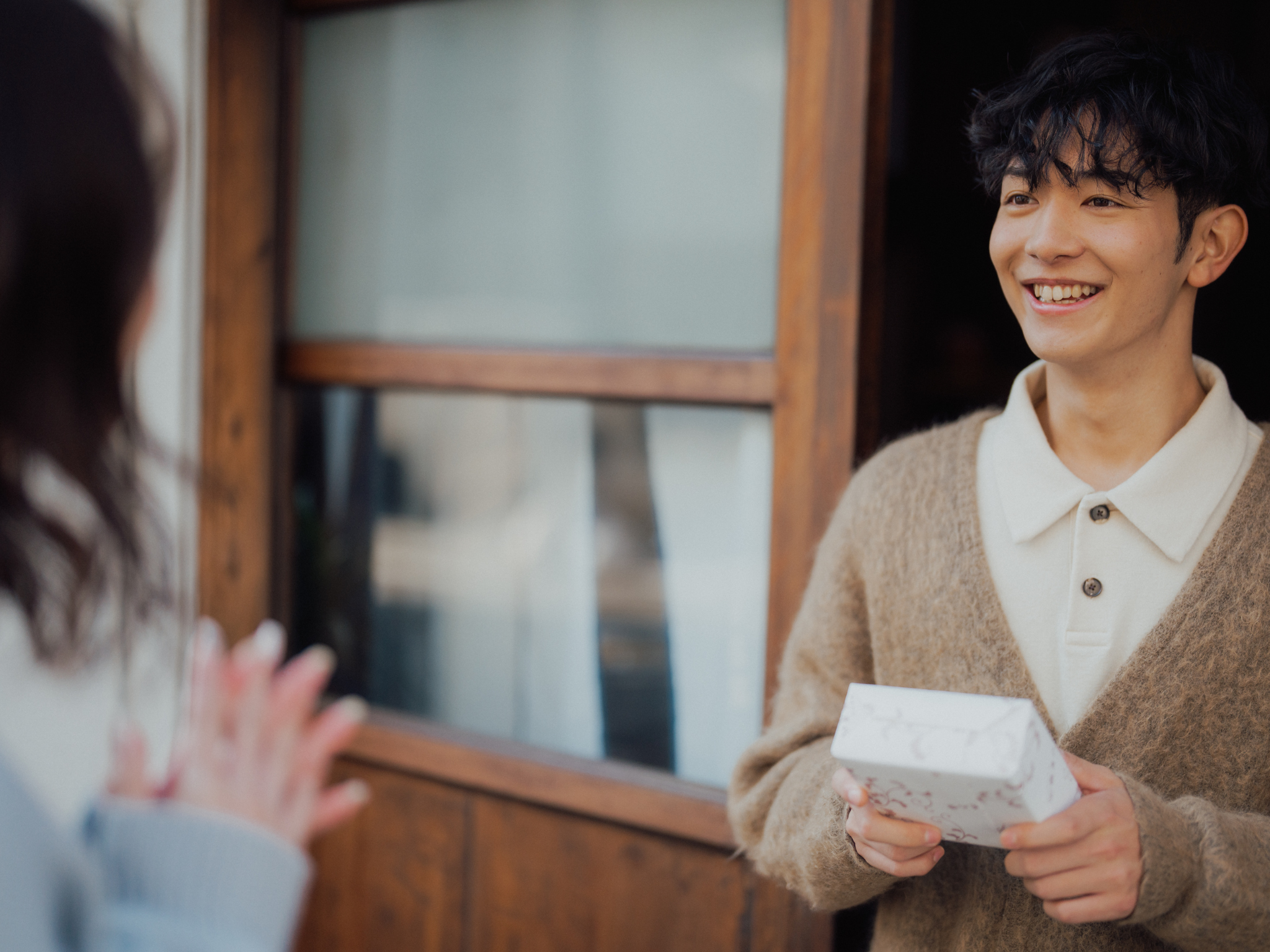 3. Receiving Gifts (Menerima Hadiah)