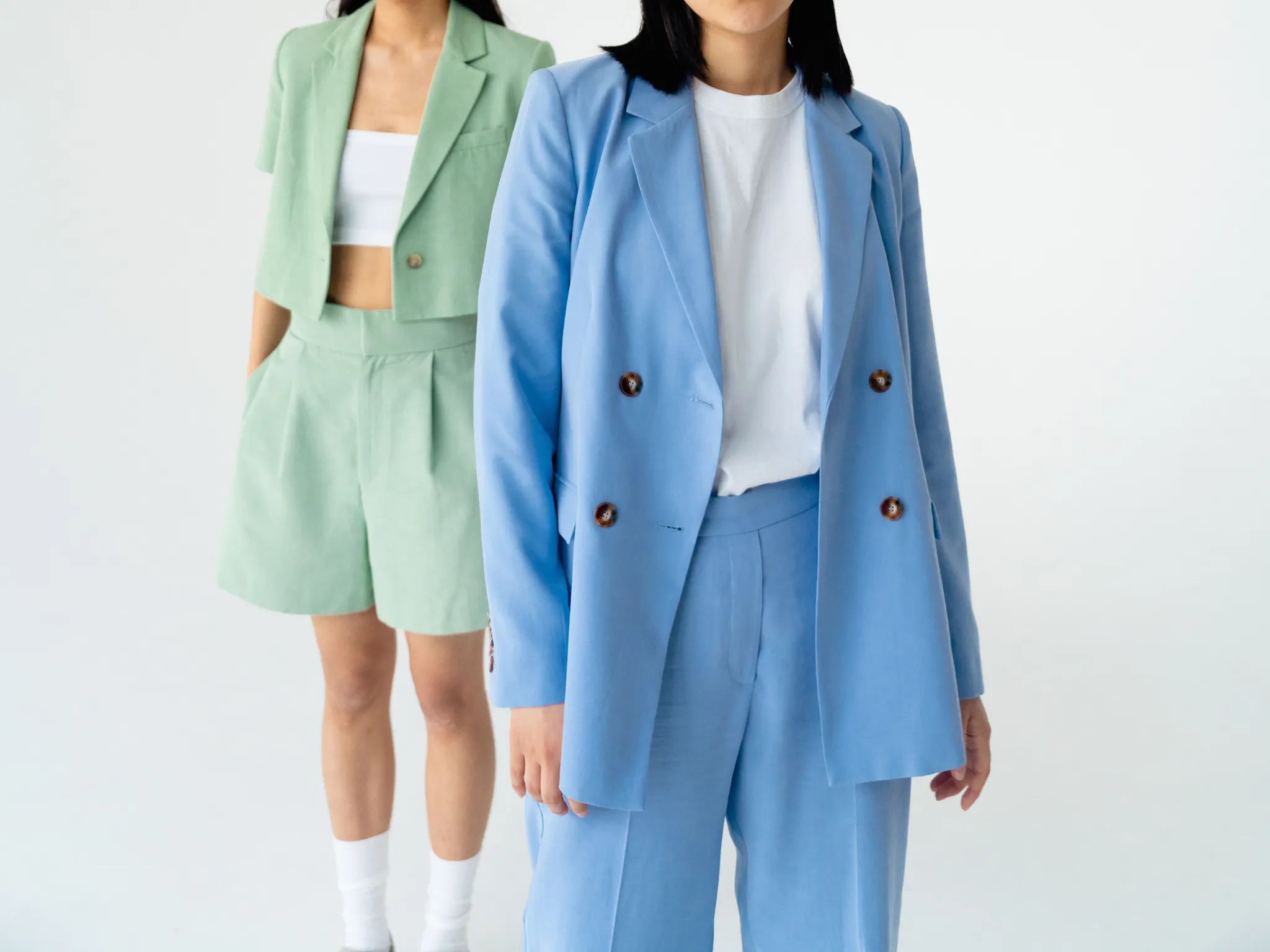 4. Gaya Two-Tone dengan Aksen Lembut_