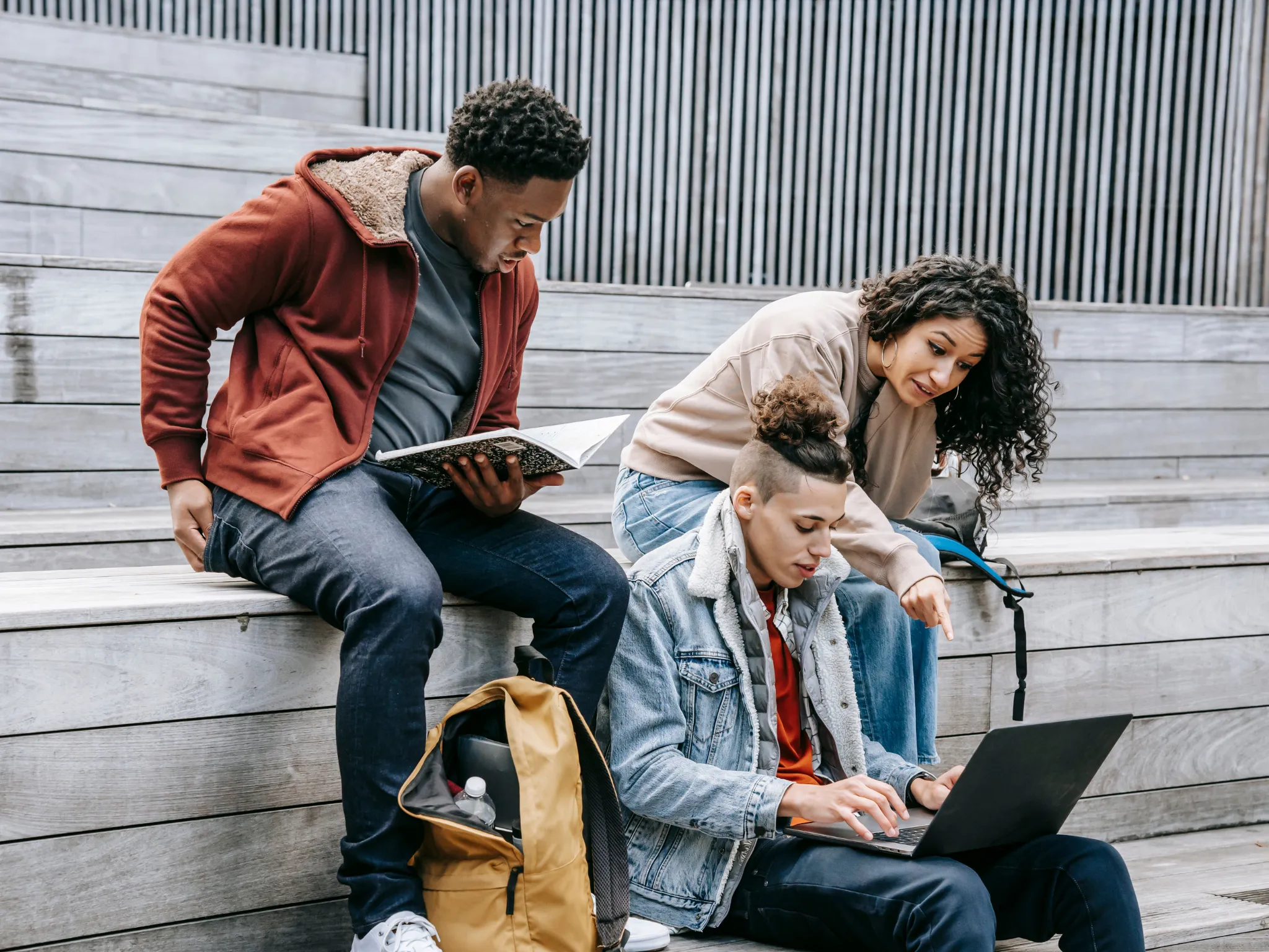 4. Manfaatkan Teknologi dengan Cerdas_