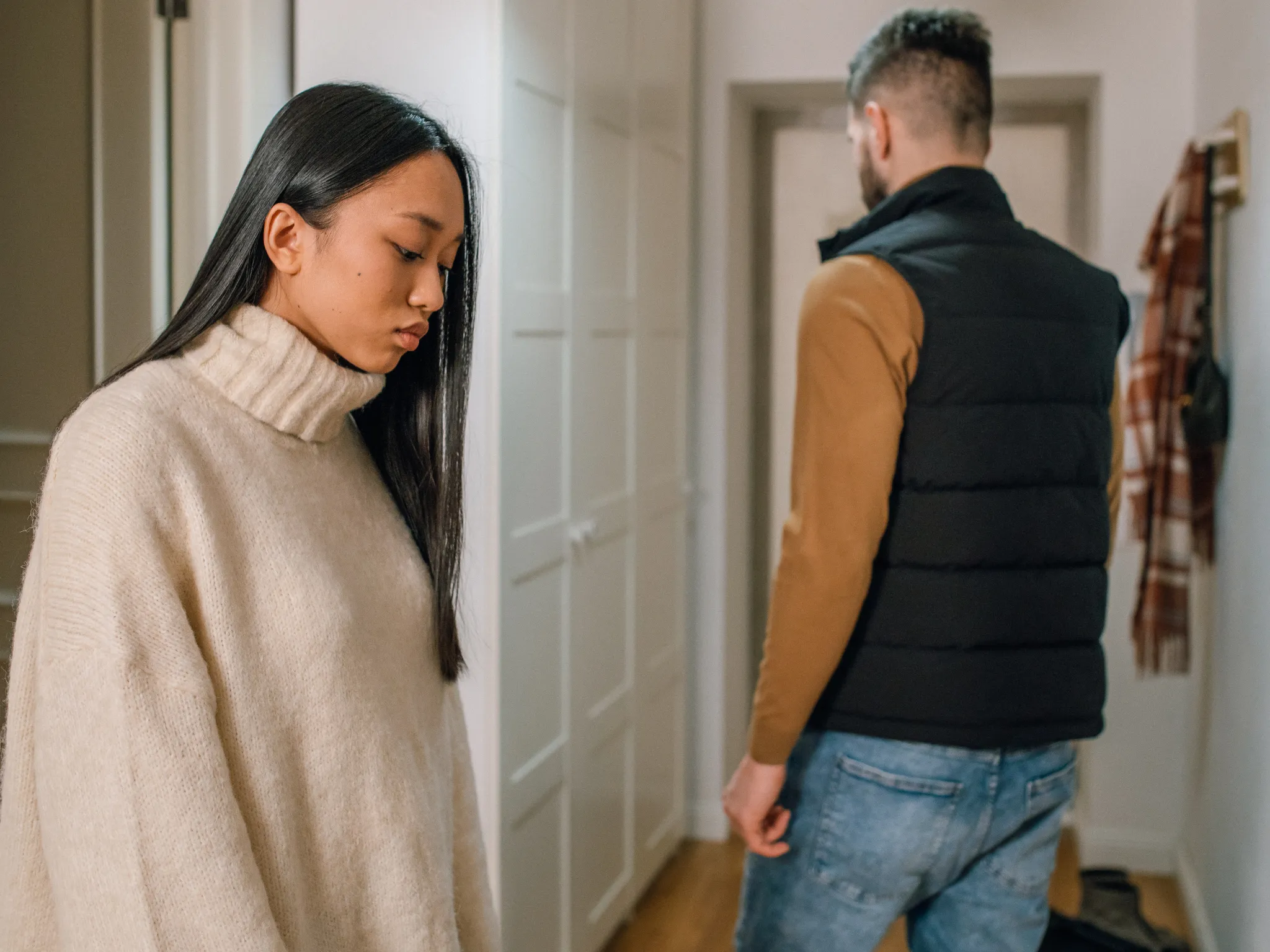 5. Capricorn – Logis Tapi Sering Salah Fokus dalam Cinta_