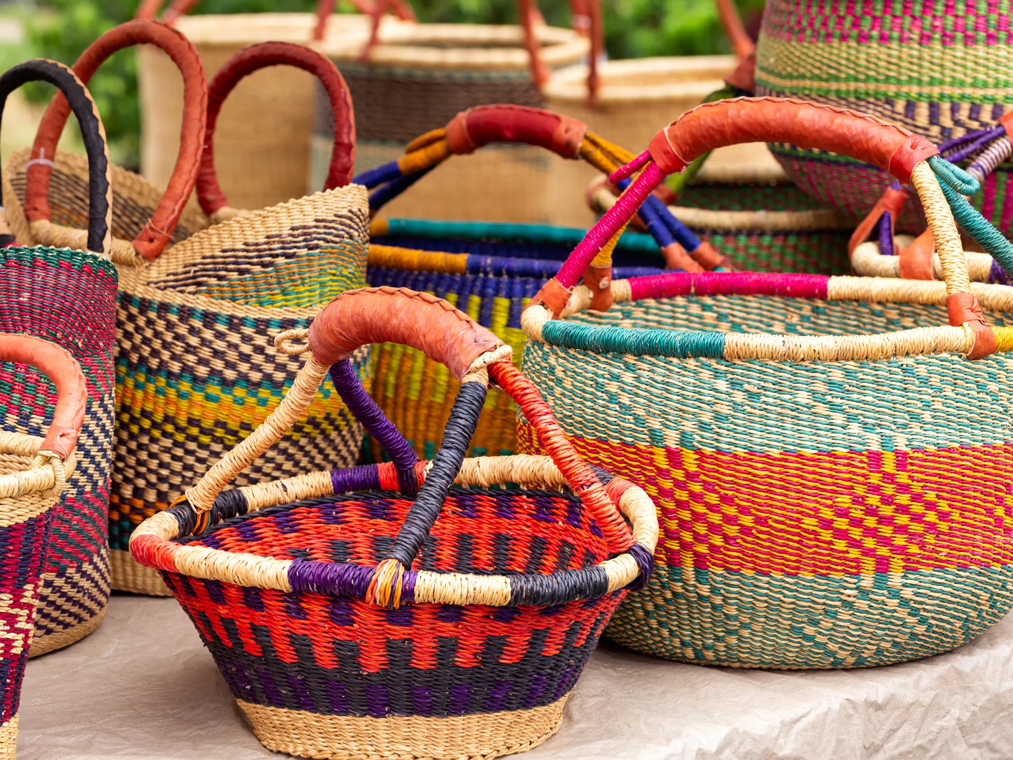 5. Kerajinan Tangan Khas Daerah_