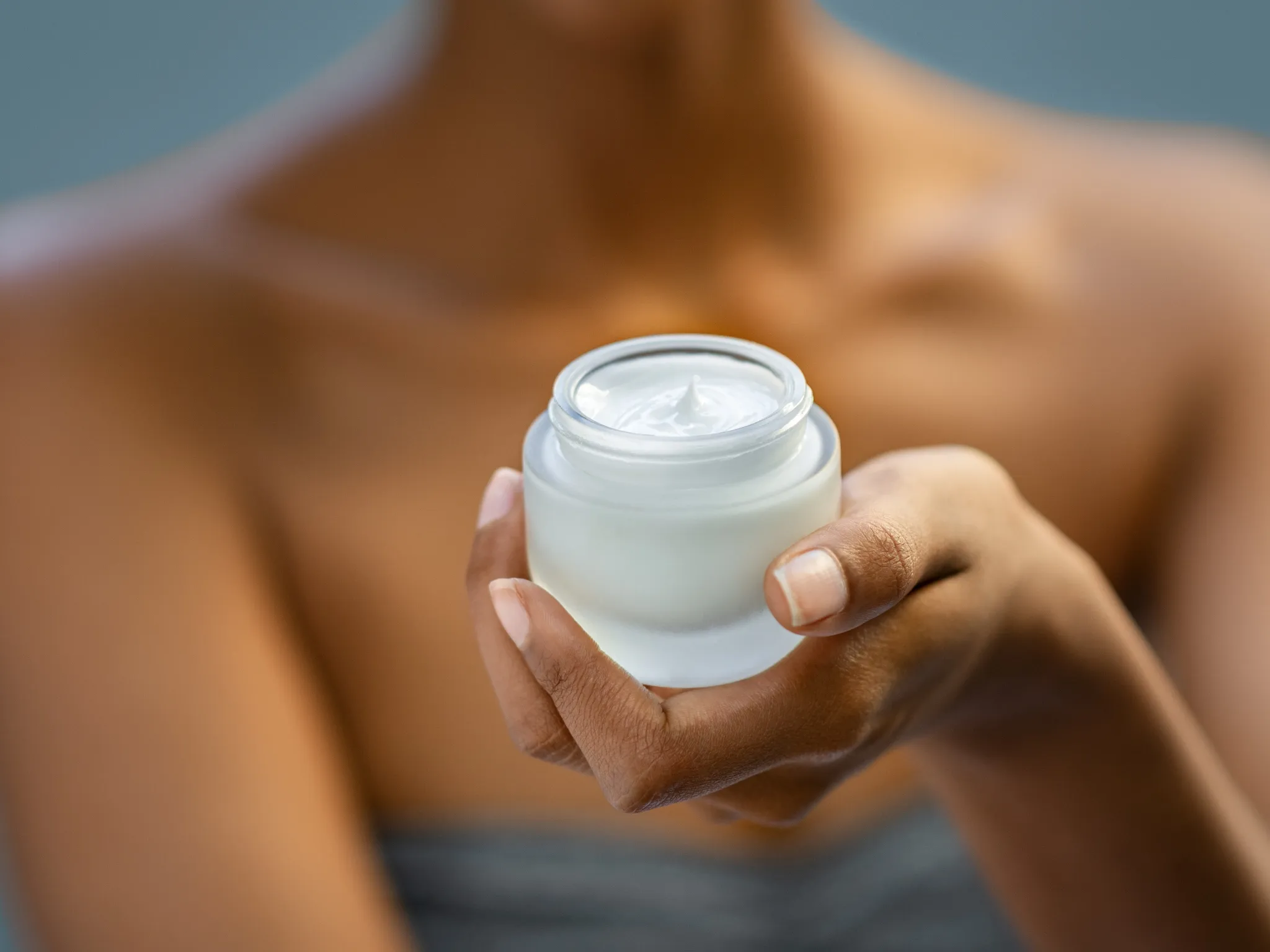 5. Penggunaan Produk Skincare atau Makeup yang Salah_