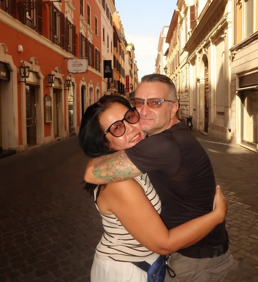 6. Romantisnya Orang Tua Megan_