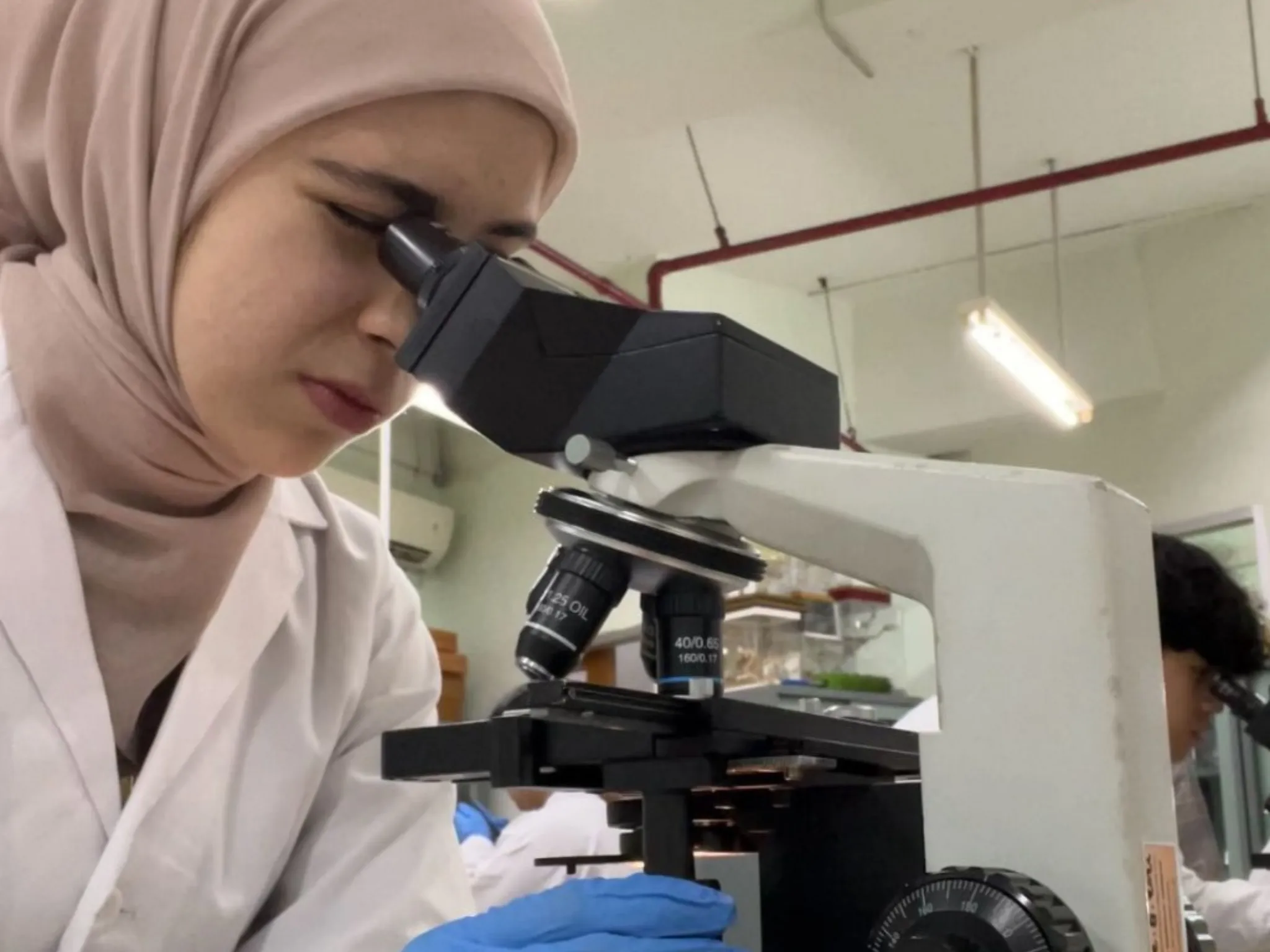 Dari Dunia Hiburan ke Dunia Kedokteran_