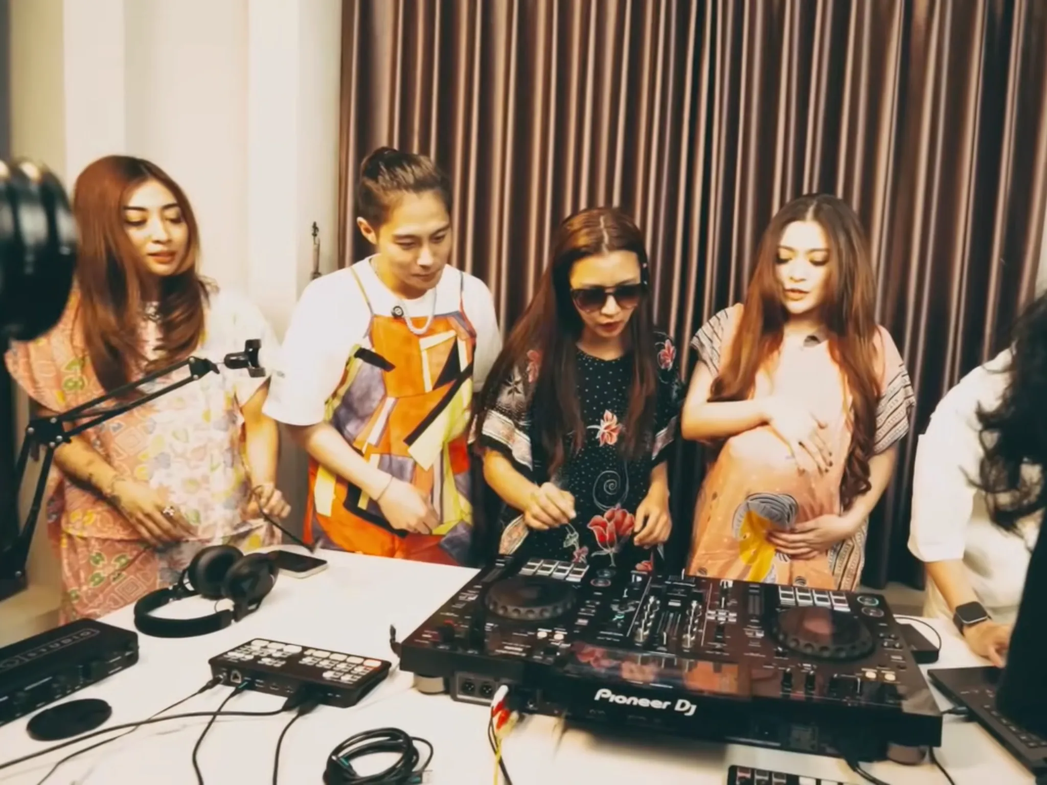 Gimmick atau Spontan_