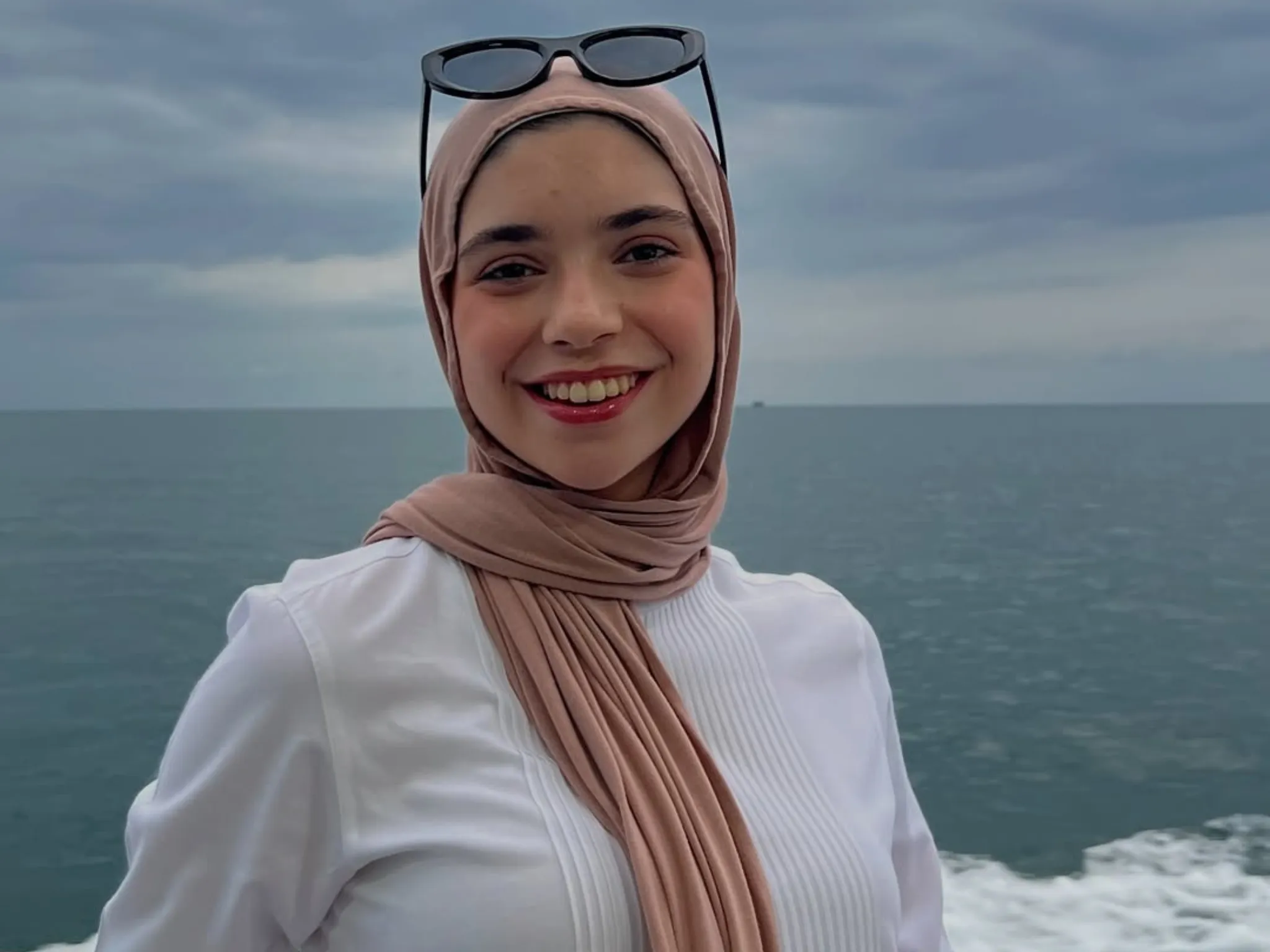 Nggak Cuma Cantik, Isabel Juga Cerdas dan Inspiratif_