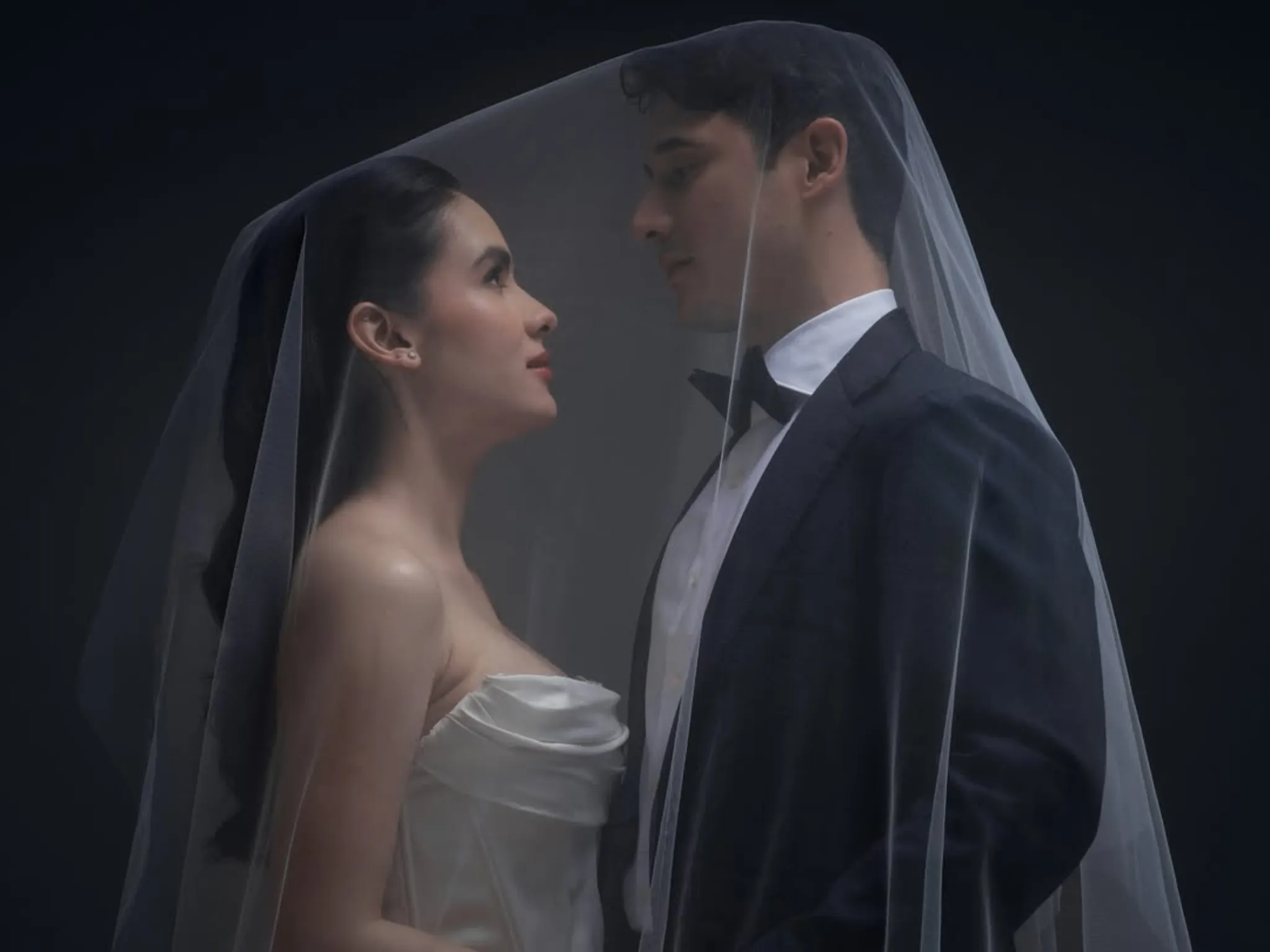 Tampil Serasi Bak Pengantin, Nino & Steffi Diam-Diam Gelar Pernikahan_